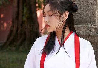 蜜桃社 - 小魔女lily把原图和礼服玩出了新花样,图册还在神游,鸽子吗?