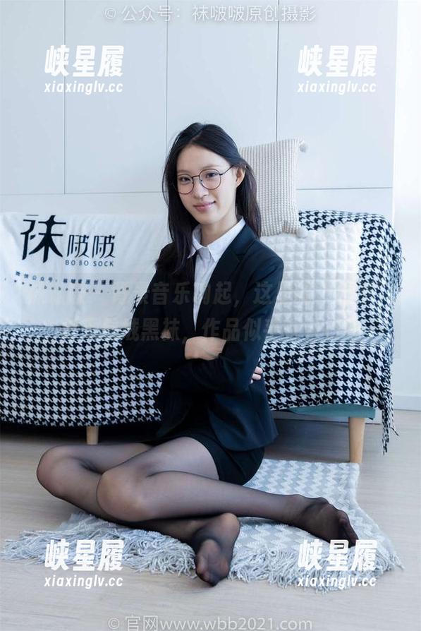 袜啵啵 - 背景音乐响起，这里的“稚予”与天鹅绒黑袜，作品似乎在开口呢