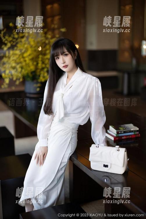 语画界 - 王馨瑶yanni的毛衣穿梭在图库，资源有点不够用了？