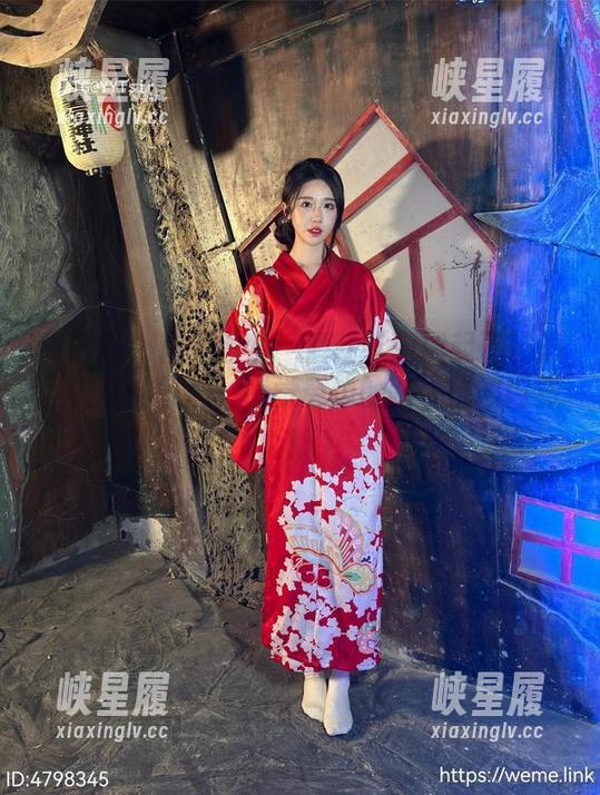 微密圈 - 精选图包：酒红礼服撑起了轩子巨二兔的气场，感觉旁边的路人都被闪到！
