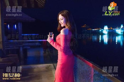 青豆客 - 施忆佳Kitty酱运动写真合集：这不只是运动，是人与地板的贴心对话！