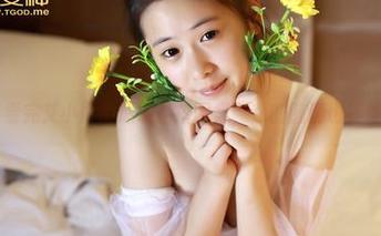 青豆客 - 看完艾小青的透明私拍图集,我的脑洞也变得透明了…