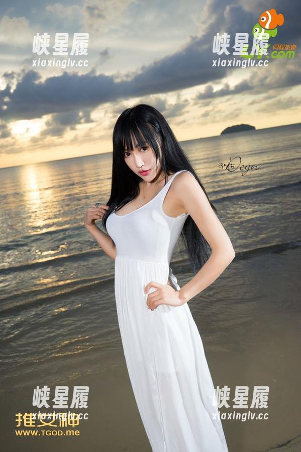 青豆客 - 谭晓彤的水手服绝技：一秒变身海洋女王，高清画面带你遨游！