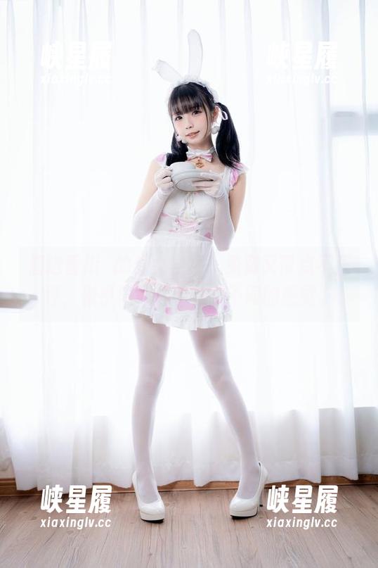 溜进香川澪的修女图集，免费又带点不正经，似乎隐隐透着什么不同的感觉。