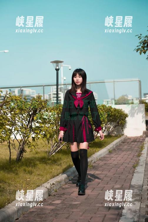 魔镜街拍 - 楼楼的白色连衣裙资源，觉得太单薄…是我看错了吗？
