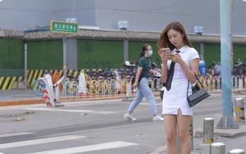咦?魔镜街拍私房原图里,搭讪包臀裙美女的历史可能要被改写了!