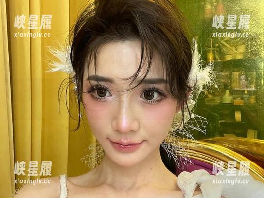 微密圈 - 黎允熙最新泳池写真：水波中，那些你没发现的小趣味！