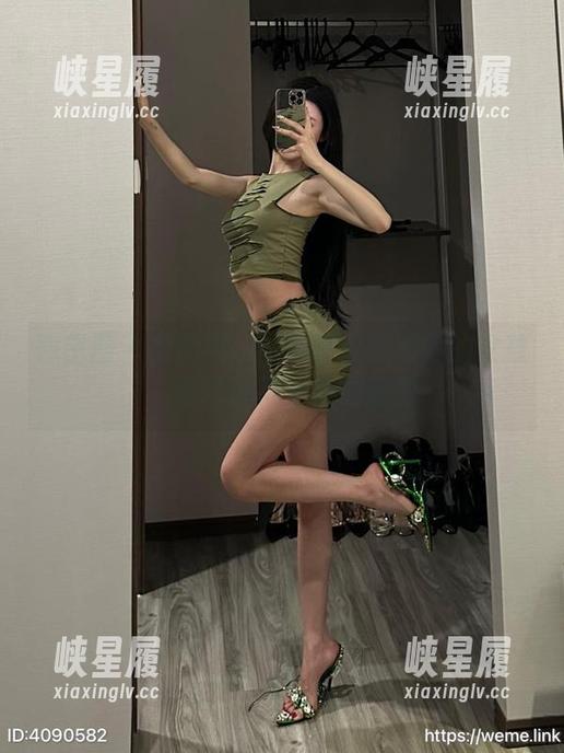 微密圈 - 原图展示中的黎允熙和她的女孩，非常说不上来的感觉